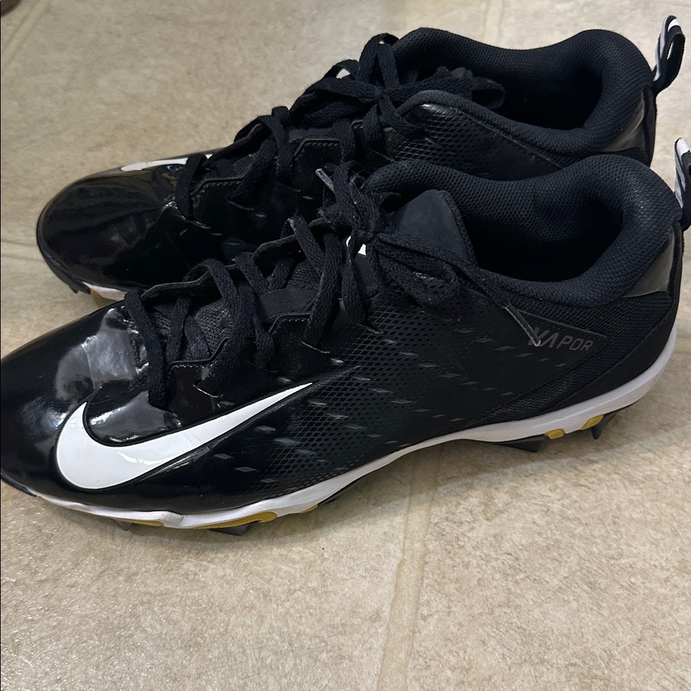 Nike Black and White vapor fastflex kleat